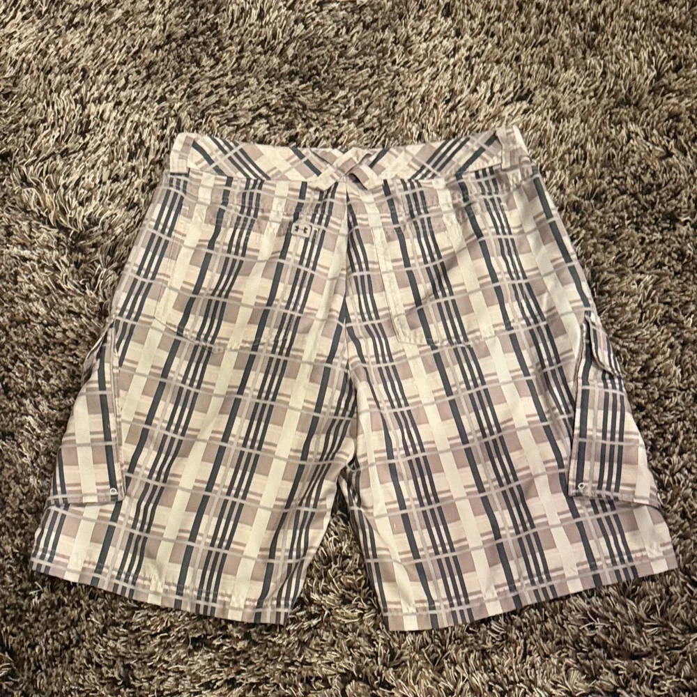 Under Armour Men’s Plaid Cargo Shorts - Beige and Gray